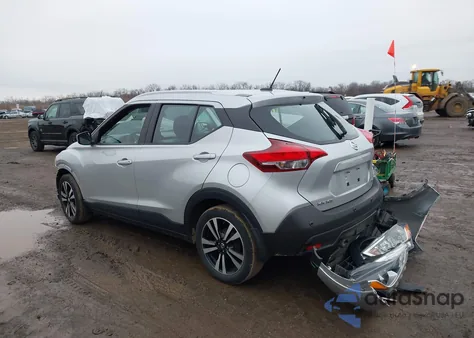 2020 Nissan Kicks Sv Xtronic Cvt z USA, uszkodzony, nr VIN 3N1CP5CV2LL549920